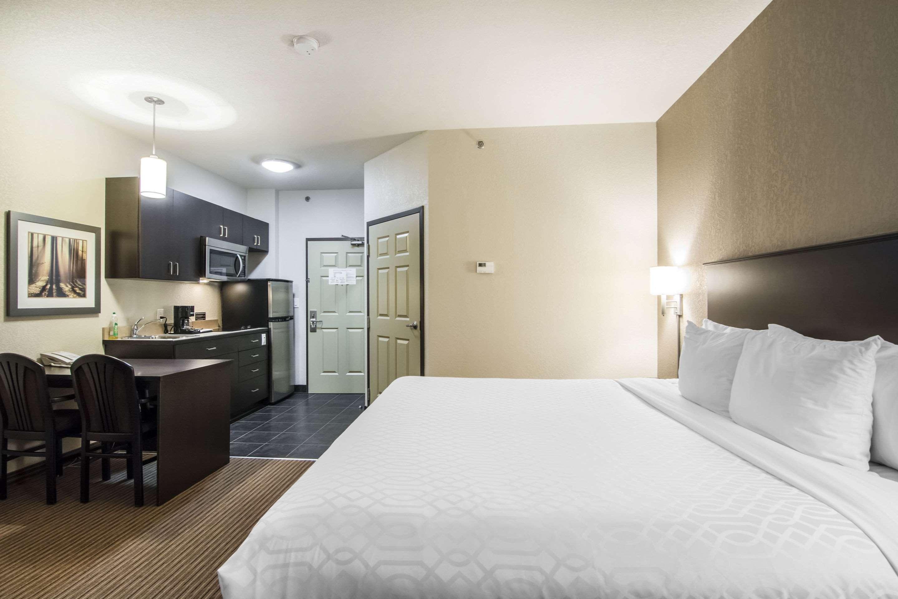 Quality Inn & Suites Томпсон Экстерьер фото