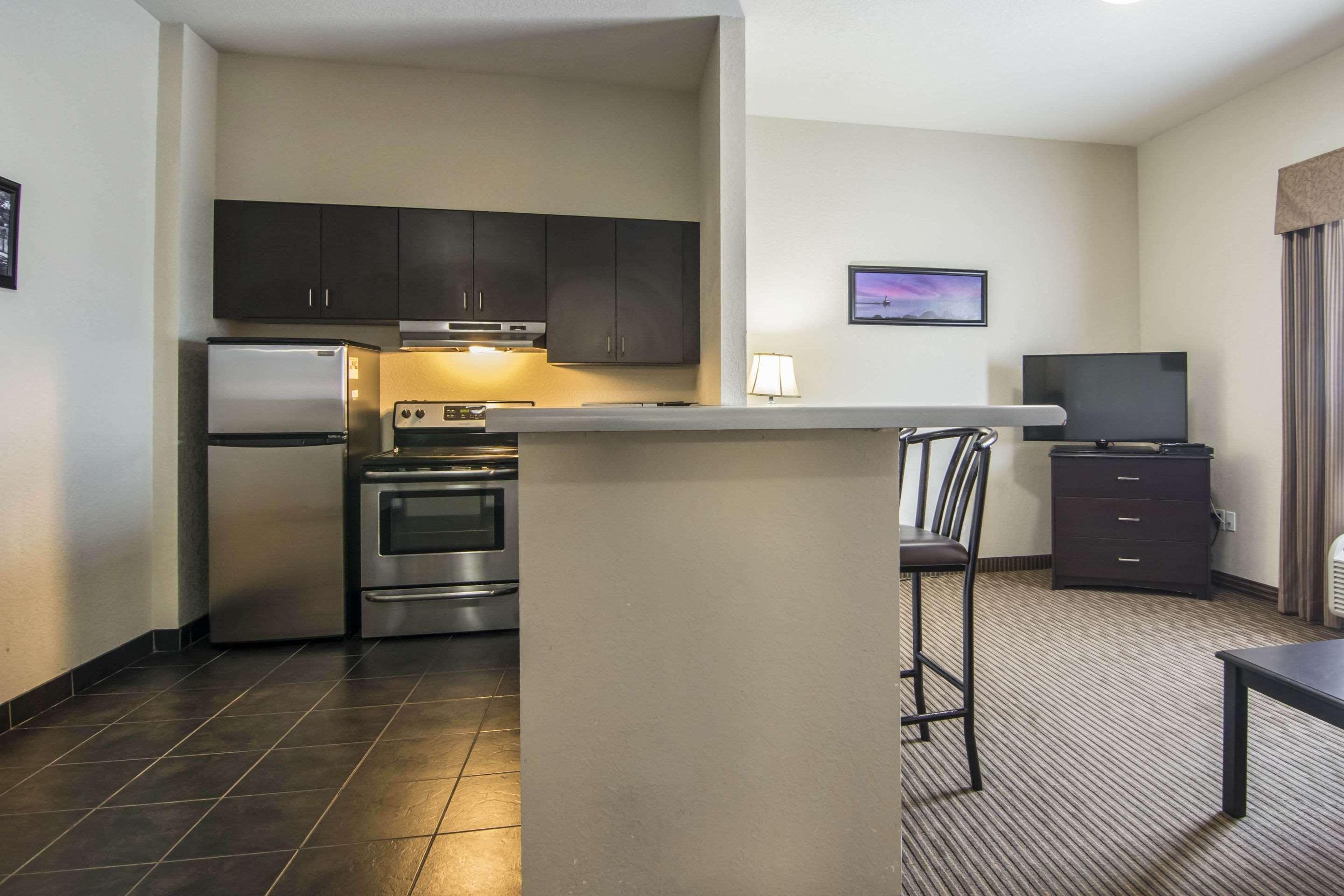 Quality Inn & Suites Томпсон Экстерьер фото