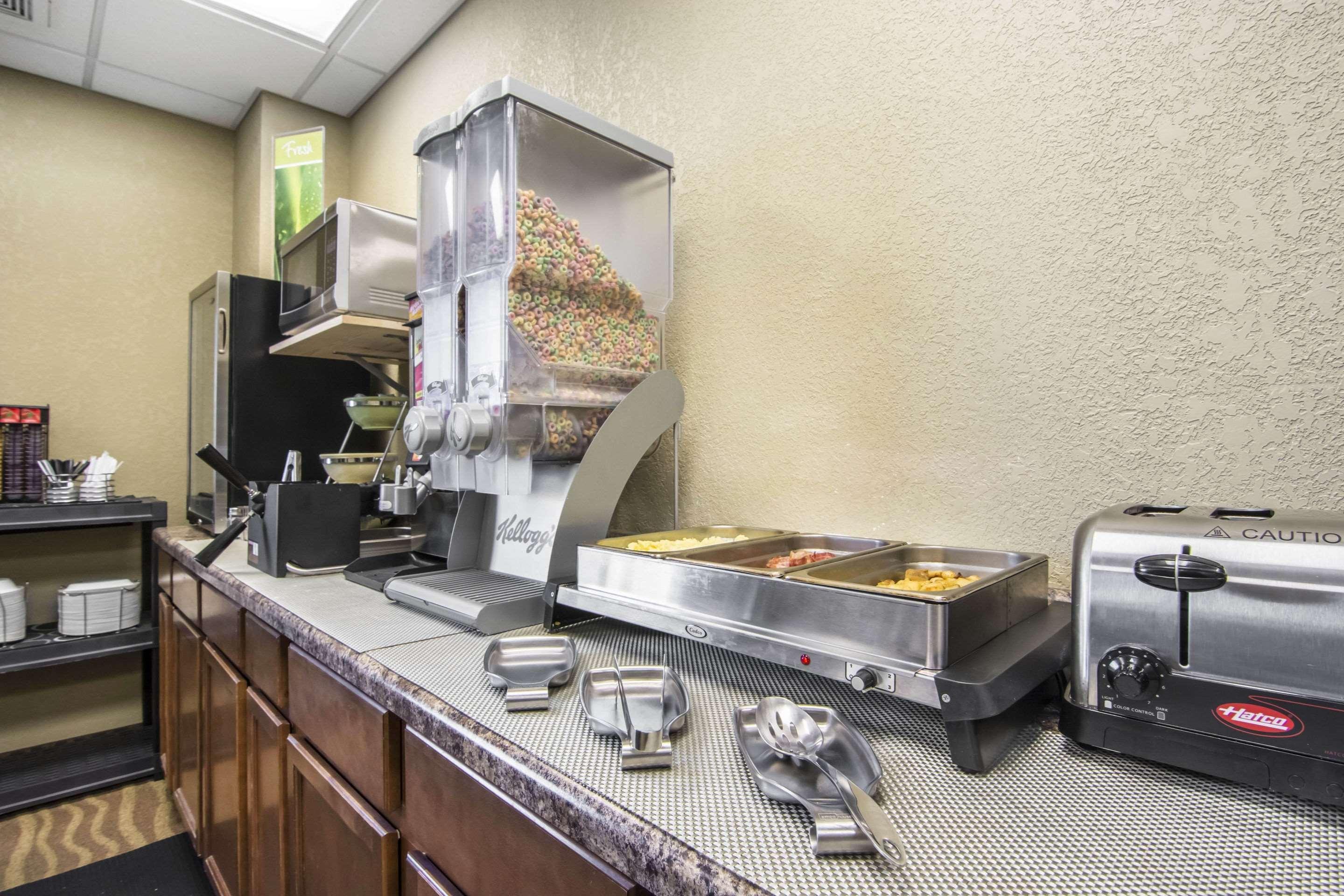 Quality Inn & Suites Томпсон Экстерьер фото