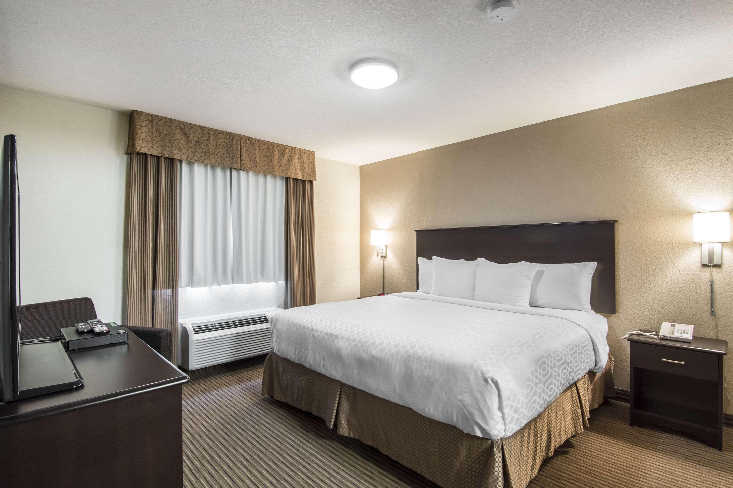 Quality Inn & Suites Томпсон Экстерьер фото