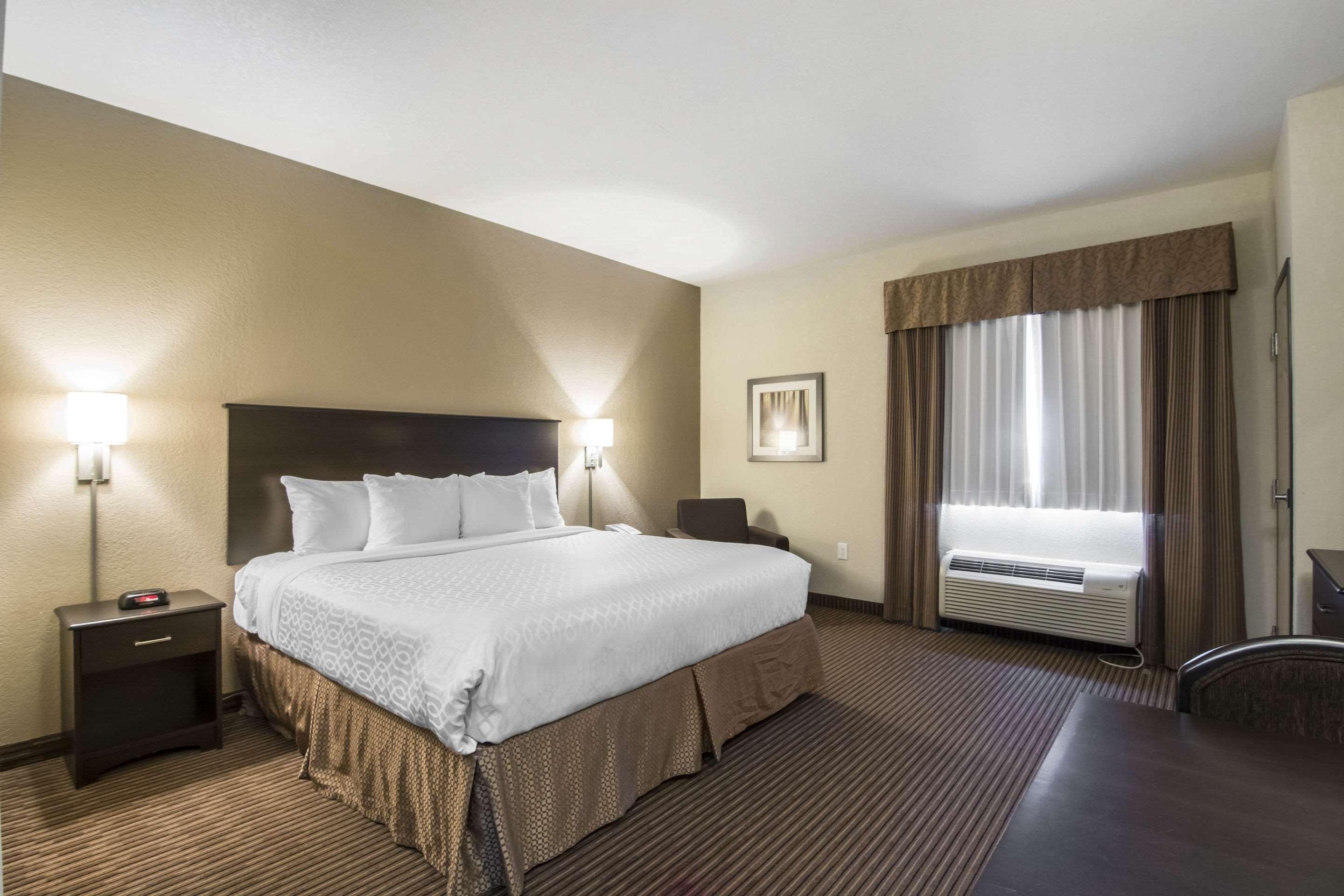 Quality Inn & Suites Томпсон Экстерьер фото