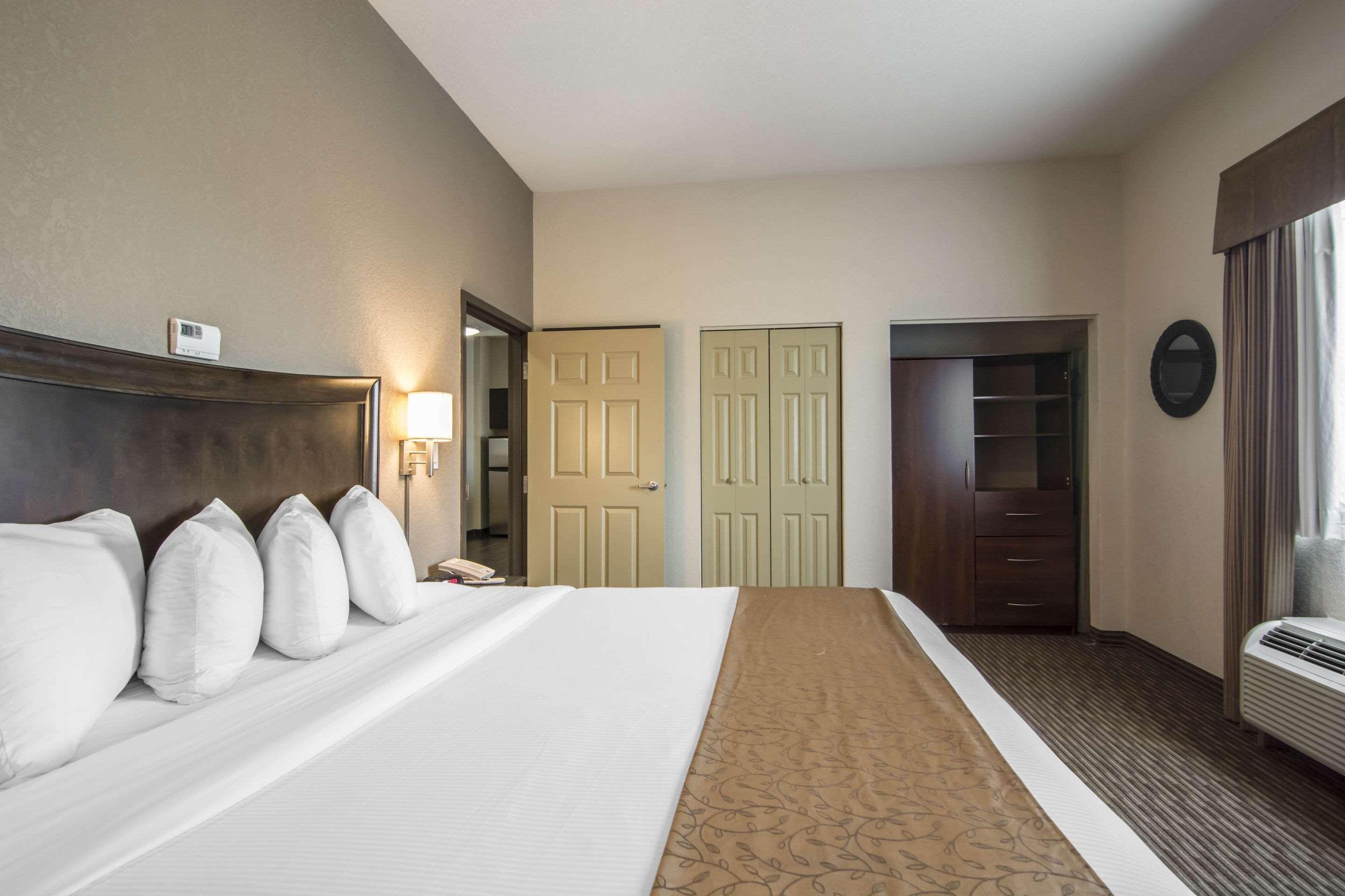 Quality Inn & Suites Томпсон Экстерьер фото